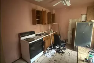 610 W 8th St, Chester, PA 19013 - Photo 6