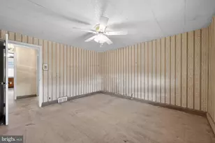 2237 S Harwood Ave, Upper Darby, PA 19082 - Photo 14