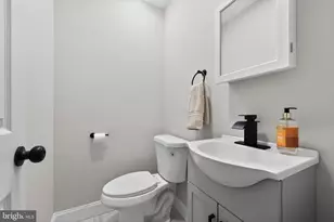 230 Houston St, Chester, PA 19013 - Photo 10