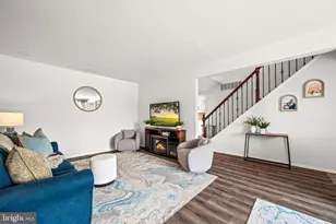 147 W Kenilworth Cir, Newtown Square, PA 19073 - Photo 8