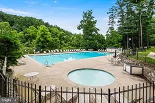 147 W Kenilworth Cir, Newtown Square, PA 19073 - Photo 4