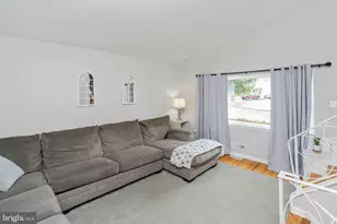 915 Flora, Upper Chichester, PA 19061 - Photo 6