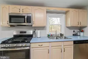 915 Flora, Upper Chichester, PA 19061 - Photo 8