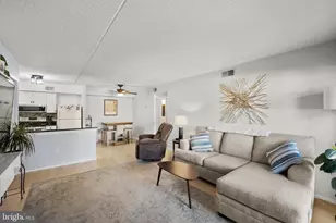 5200 Hilltop Dr, Brookhaven, PA 19015 - Photo 2