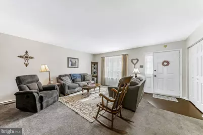 708 Heather Ln, Aston, PA 19014 - Photo 4