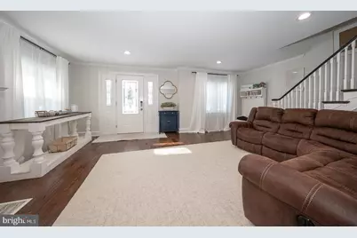 227 E Hathaway Lane, Havertown, PA 19083 - Photo 8