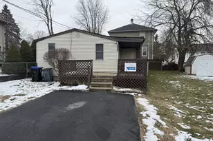 1511 Plum St, Upper Chichester, PA 19061 - Photo 2