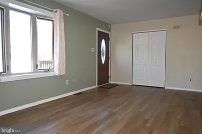 613 Saint Anthony Lane, Upper Darby, PA 19082 - Photo 6