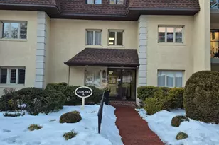 201A Summit Dr, Bryn Mawr, PA 19010 - Photo 2