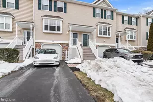 29 Hoag Ln, Aston, PA 19014 - Photo 1