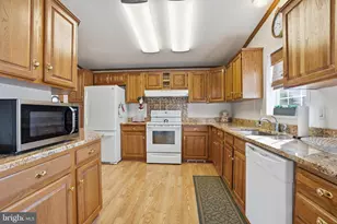 236 Horseshoe Dr, Garnet Valley, PA 19060 - Photo 12