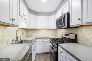 807 Surrey Ln, Glenolden, PA 19036 - Photo 1