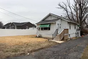 1015 Galbraith Ave, Upper Chichester, PA 19061 - Photo 2