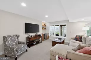 8 Village Cir, Newtown Square, PA 19073 - Photo 32