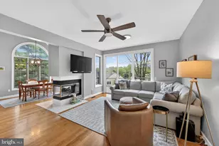 8 Village Cir, Newtown Square, PA 19073 - Photo 6