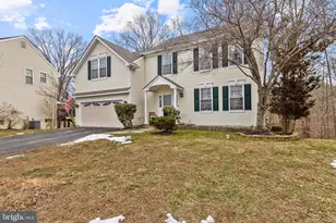 411 Highgrove Ln, Aston, PA 19014 - Photo 2