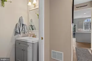 411 Highgrove Ln, Aston, PA 19014 - Photo 38