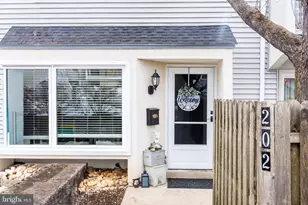 202 E Chelsea Cir, Newtown Square, PA 19073 - Photo 2