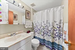 15 Colonial Cir, Aston, PA 19014 - Photo 14