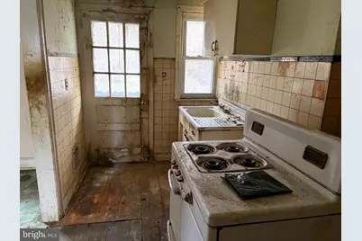 1107 Meadow Lane, Chester, PA 19013 - Photo 8