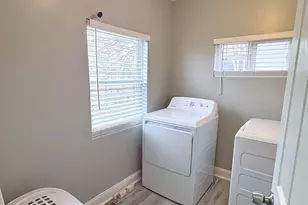 325 E 20th St, Chester, PA 19013 - Photo 14