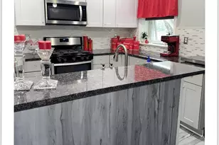 325 E 20th St, Chester, PA 19013 - Photo 10