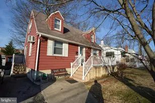 219 Fernwood Ave, Folsom, PA 19033 - Photo 2