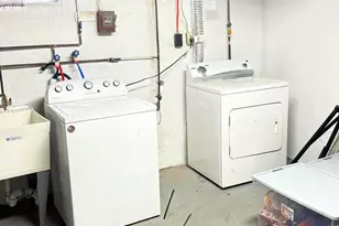 33 Mermont Cir, Darby, PA 19023 - Photo 16