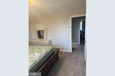 33 Mermont Circle, Darby, PA 19023 - Photo 8