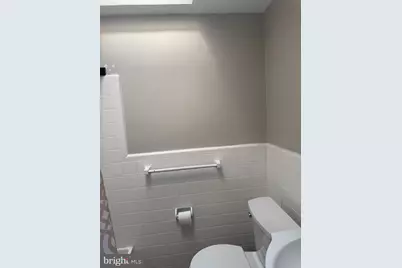 33 Mermont Circle, Darby, PA 19023 - Photo 6