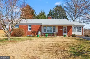 2203 Dickens Ln, Broomall, PA 19008 - Photo 2