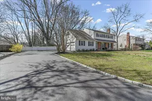 205 Garnet Ln, Wallingford, PA 19086 - Photo 2