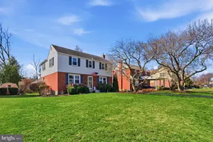 402 Twin Oaks Dr, Havertown, PA 19083 - Photo 1