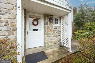 8 Pilgrim Ln, Drexel Hill, PA 19026 - Photo 2
