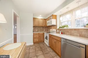 8 Pilgrim Ln, Drexel Hill, PA 19026 - Photo 6