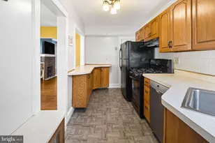 221 W Albemarle Ave, Lansdowne, PA 19050 - Photo 8