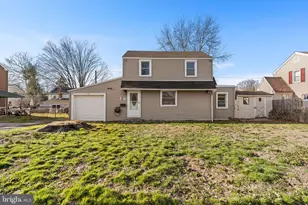 735 Westwood Ln, Aldan, PA 19018 - Photo 1