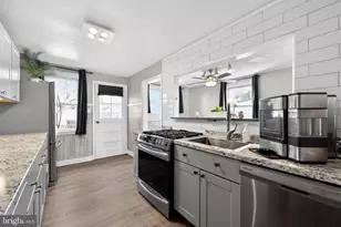 329 Holland St, Crum Lynne, PA 19022 - Photo 10