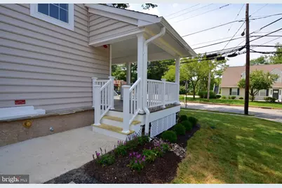 400 W Wayne Avenue #3, Wayne, PA 19087 - Photo 2