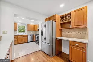 206 Oxford Hill Ln, Havertown, PA 19083 - Photo 10