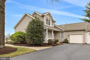 203 N Silver Fox Dr, Glen Mills, PA 19342 - Photo 1