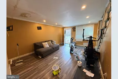 327 W 21st Street, Chester, PA 19013 - Photo 4