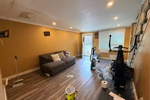 327 W 21st St, Chester, PA 19013 - Photo 4