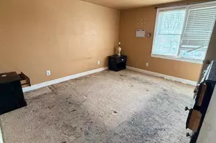 327 W 21st St, Chester, PA 19013 - Photo 12