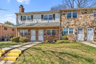 1334 Rolling Glen Dr, Upper Chichester, PA 19061 - Photo 2