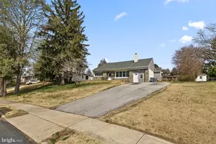 711 Hedgerow Dr, Broomall, PA 19008 - Photo 4