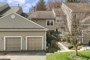 345 Danbury Ln, Glen Mills, PA 19342 - Photo 2