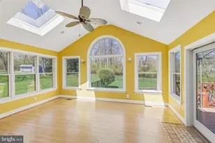 76 Colonial Cir, Thornton, PA 19373 - Photo 4