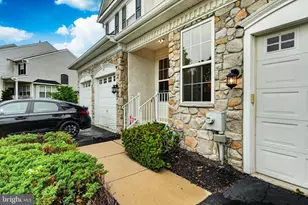 24 Portsmouth Cir, Glen Mills, PA 19342 - Photo 2