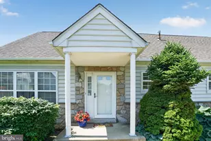 4201 Chatham Cir, Upper Chichester, PA 19014 - Photo 2